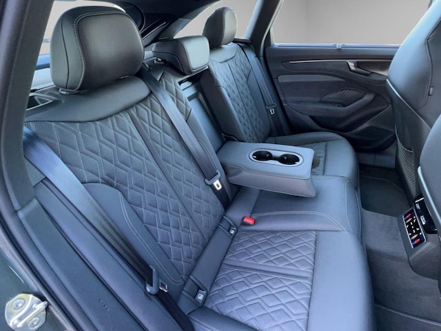 Audi A6 Avant Quattro S-Tronic