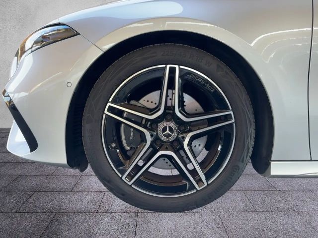 Mercedes-Benz A 220 4MATIC AMG Line Premium