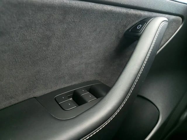 Tesla Model 3 Performance