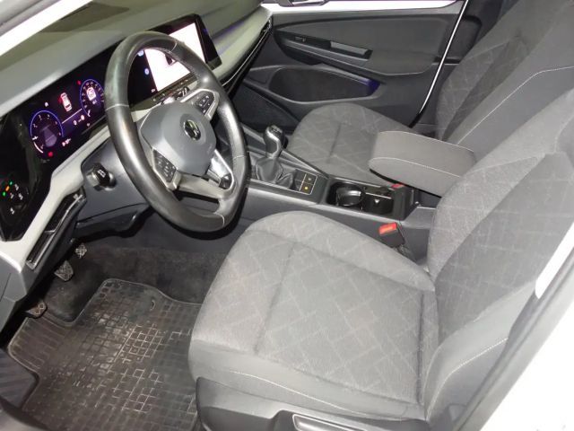 Volkswagen Golf Life Variant