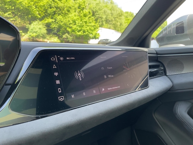 Audi A6 Avant Quattro S-Tronic