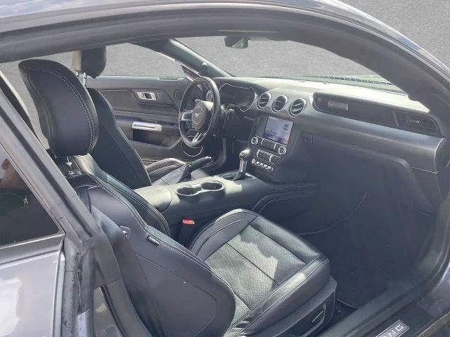 Ford Mustang Fastback GT 5.0 V8