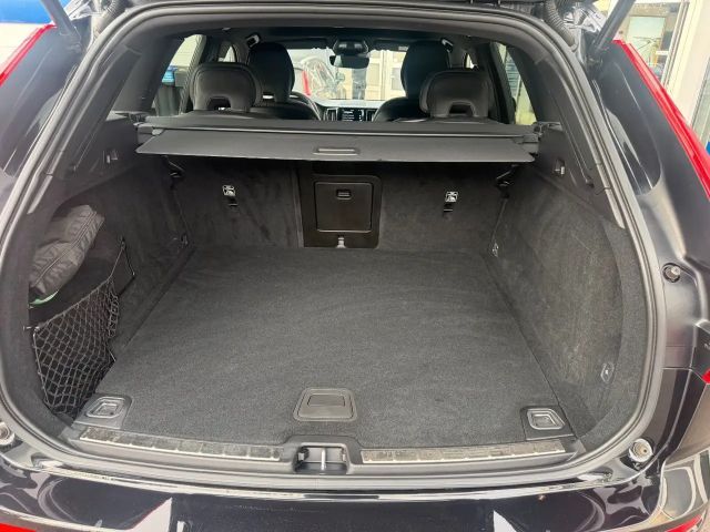 Volvo XC60 AWD Dark Plus