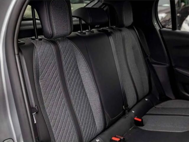 Peugeot 208 100pk MT6 | Carplay/Android | Navi. | Parkeers....