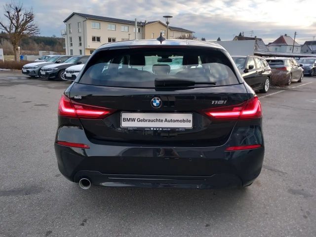 BMW 118 118i Sedan Sport Line