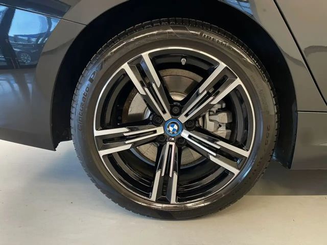 BMW 330 330e M-Sport Touring xDrive