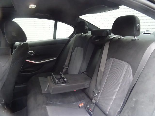 BMW 320 320d M-Sport Sedan