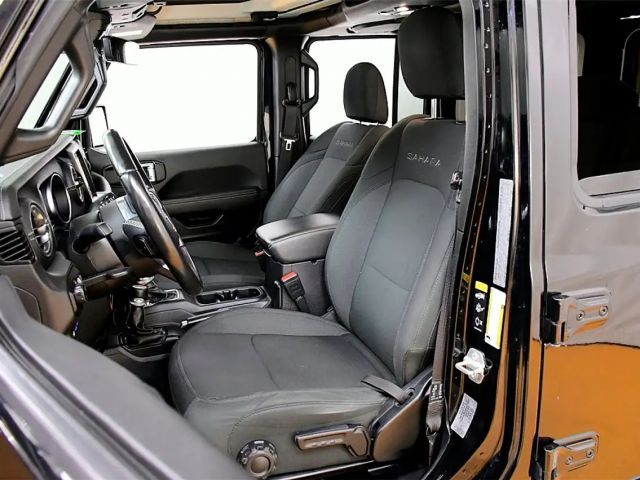 Jeep Wrangler Sahara