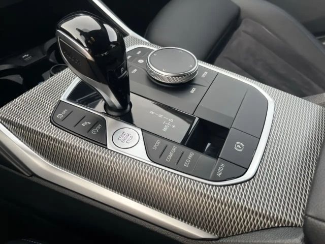 BMW 318 318i M-Sport Sedan