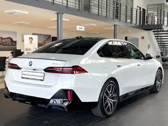 BMW 520 520d M-Sport Sedan