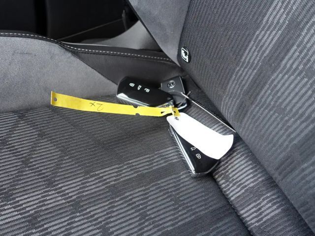 Volkswagen Golf R-Line Variant