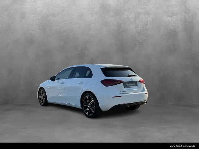 Mercedes-Benz A 200 A 200 d Progressive