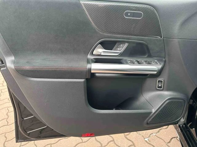 Mercedes-Benz B 180 AMG Line Sedan