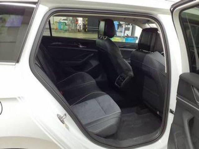 Volkswagen Passat 1.5 eTSI Business DSG Variant