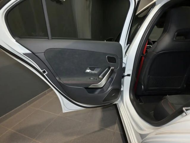 Mercedes-Benz A 35 AMG 4MATIC AMG Line