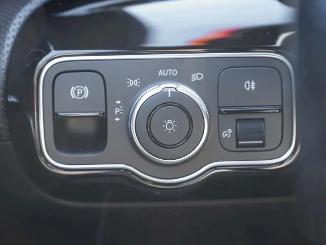 Mercedes-Benz A 250 A 250 e AMG Line