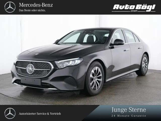 Mercedes-Benz E 200 AVANTGARDE Sedan