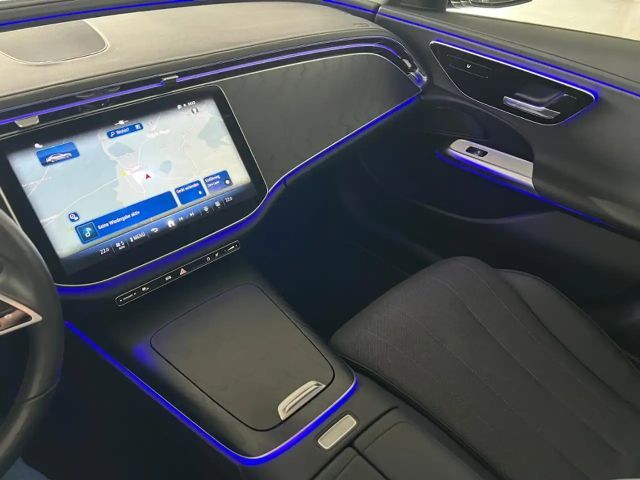 Mercedes-Benz E 200 AVANTGARDE Sedan