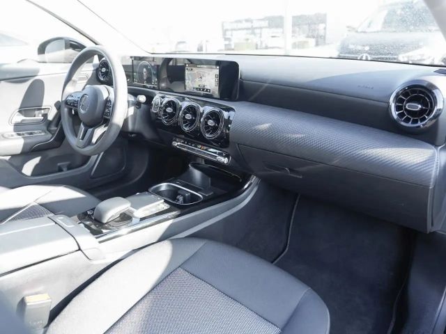 Mercedes-Benz A 250 A 250 e