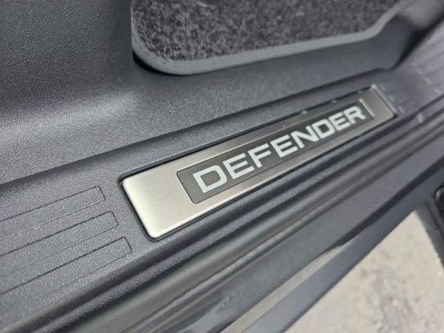 Land Rover Defender 110 D300 Dynamic HSE