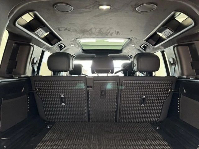 Land Rover Defender 110 Black Pack D300