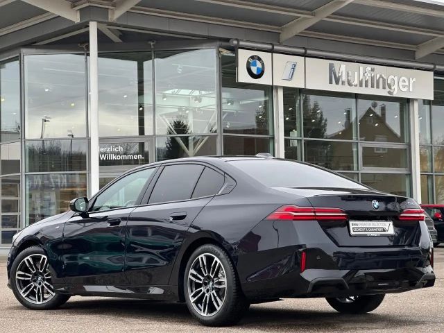 BMW 520 520d M-Sport Sedan