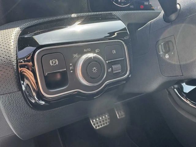 Mercedes-Benz CLA 220 AMG Line