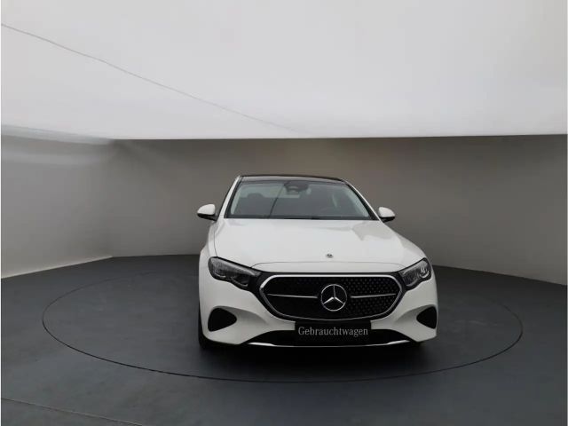 Mercedes-Benz E 220 AVANTGARDE E 220 d Sedan