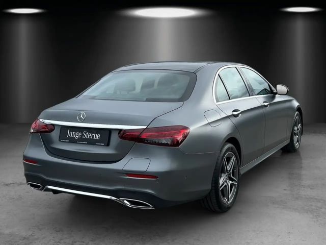 Mercedes-Benz E 300 AMG Line Sedan
