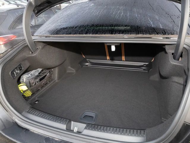 Mercedes-Benz E 200 4MATIC Sedan