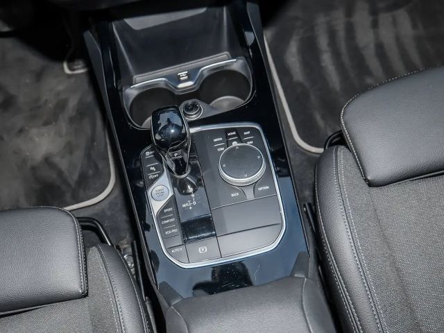 BMW 118 118i 5-deurs Sedan Sport Line