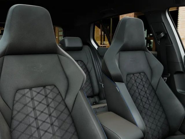 Volkswagen Golf 1.5 eTSI DSG Golf VIII R-Line