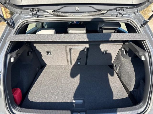 Volkswagen Golf 1.5 eTSI DSG Golf VIII R-Line