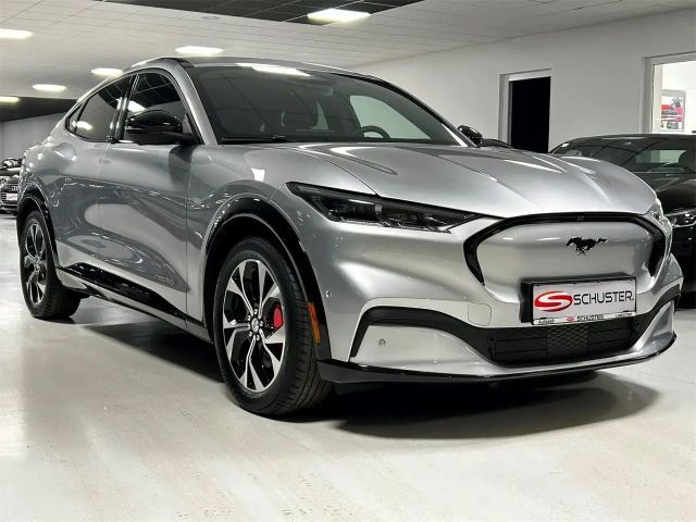 Ford Mustang Mach-E AWD Standard range