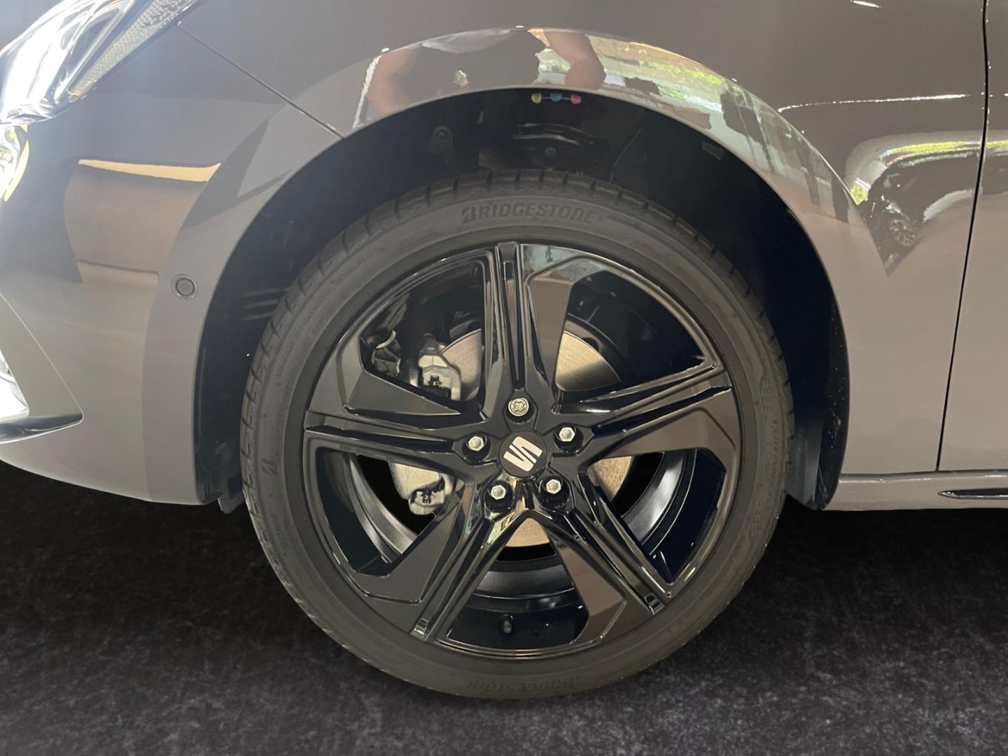 Seat Leon 1.5 eTSI Black DSG FR-lijn Sportstourer