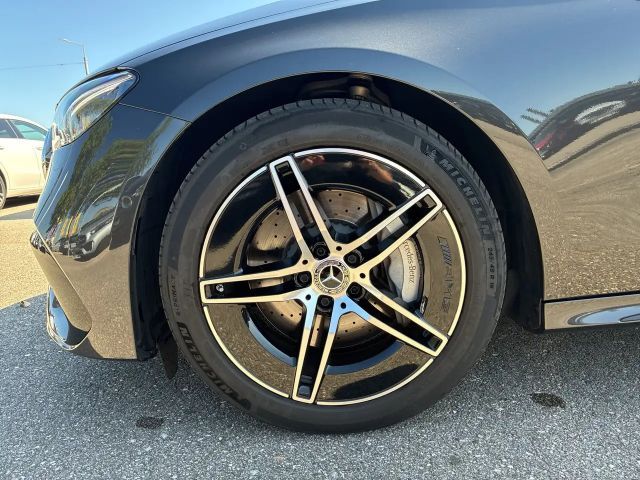 Mercedes-Benz E 220 E 220 d Sedan