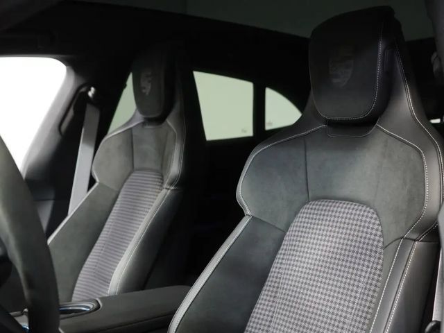 Porsche Taycan 4 Cross Turismo