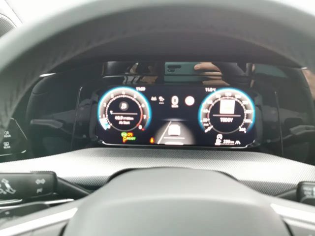 Volkswagen Golf 1.5 eTSI R-Line