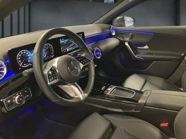 Mercedes-Benz A 200 Limousine PROGR+KAM+LED+AMBI+DIST+PANO+AHK
