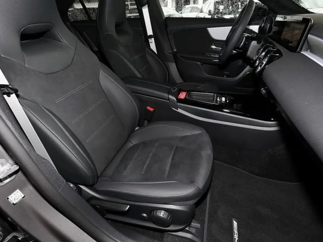 Mercedes-Benz CLA 200 AMG Line Coupé