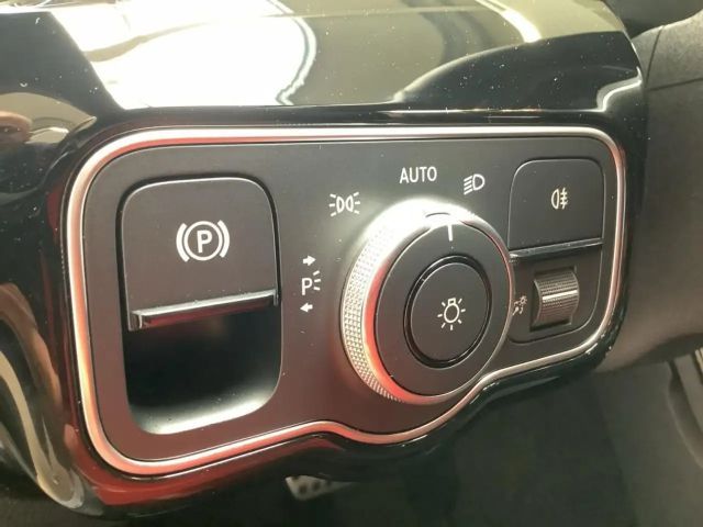 Mercedes-Benz A 250 A 250 e AMG Line