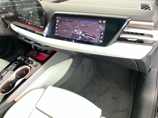 Audi A6 Avant Quattro S-Tronic