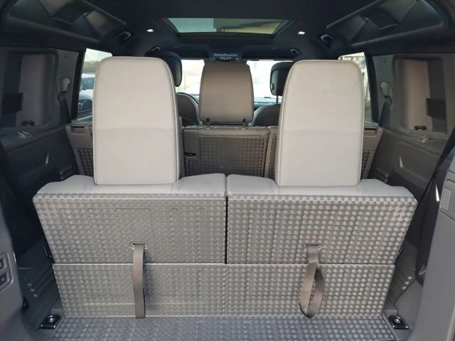 Land Rover Defender 110 D300 Dynamic HSE