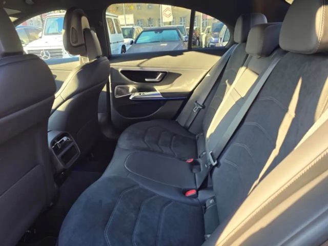 Mercedes-Benz E 200 AMG Line Sedan