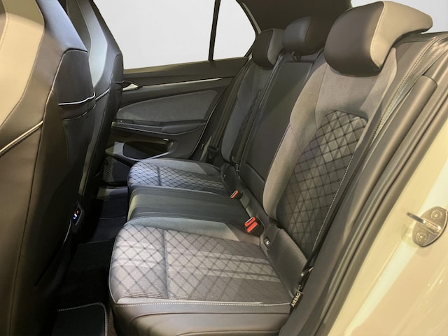 Volkswagen Golf 1.5 eTSI DSG Golf VIII R-Line