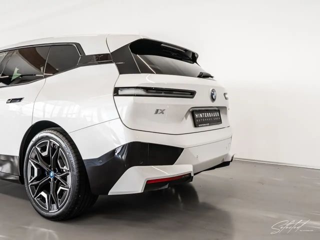 BMW iX xDrive