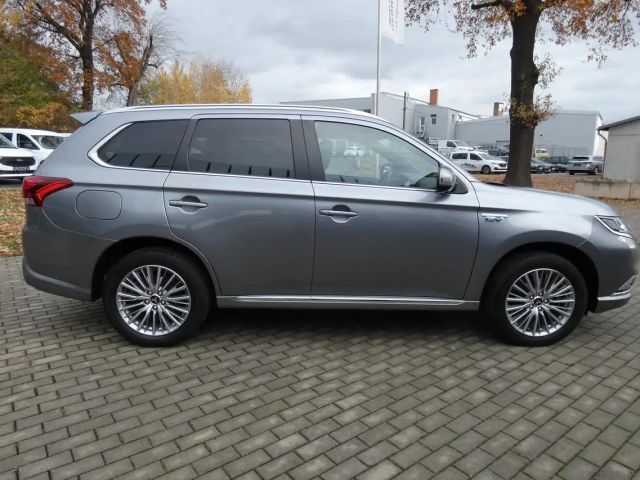 Mitsubishi Outlander 4WD PHEV