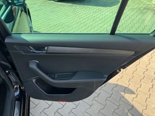 Skoda Superb 2.0 TDI Combi Style Style