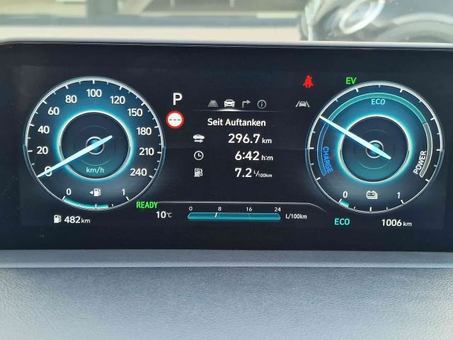 Hyundai Staria Signature