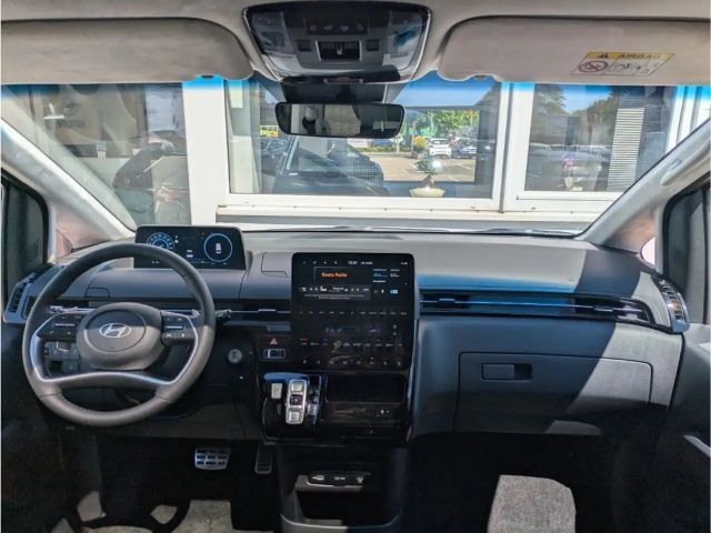 Hyundai Staria Signature